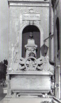 Busto marmoreo dedicato al Deputato nel "Cimitero del Verano" in Roma